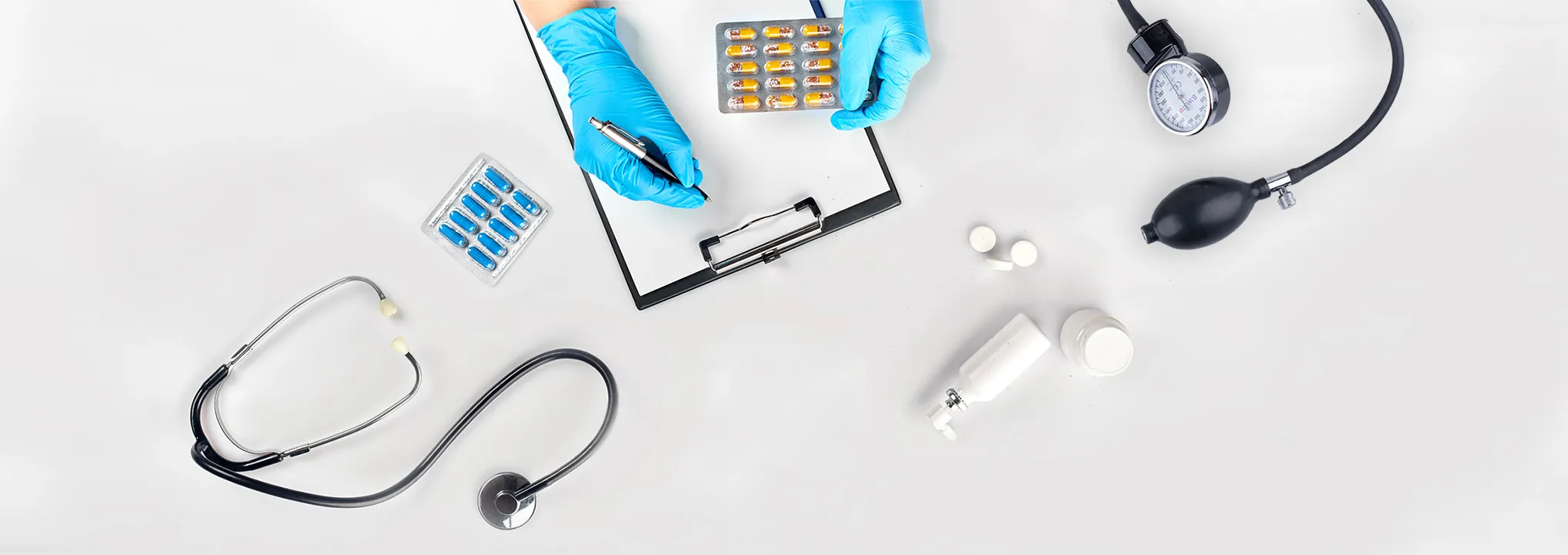 Imagen con herramientas de diagnóstico de un médico